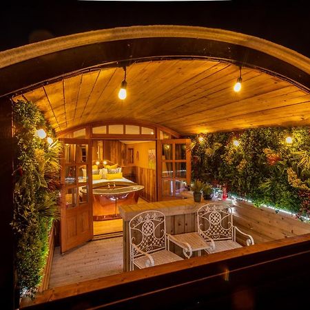 Апартаменты Ashwood Shepherd Hut -Ockeridge Rural Retreats Вустер Экстерьер фото