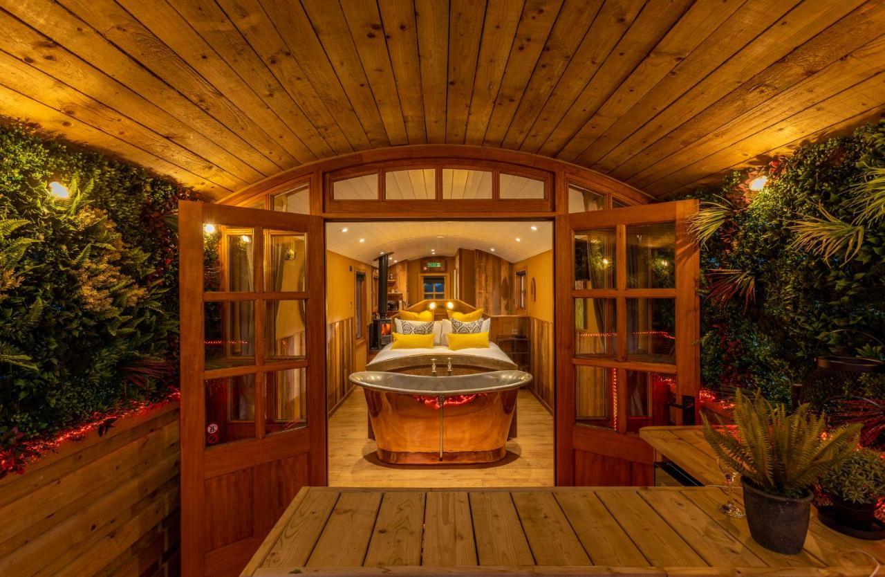 Апартаменты Ashwood Shepherd Hut -Ockeridge Rural Retreats Вустер Экстерьер фото