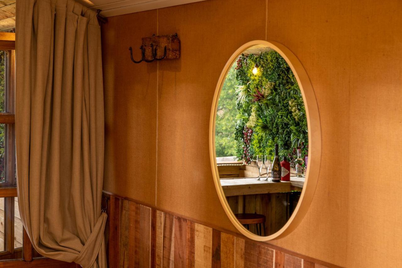 Апартаменты Ashwood Shepherd Hut -Ockeridge Rural Retreats Вустер Экстерьер фото