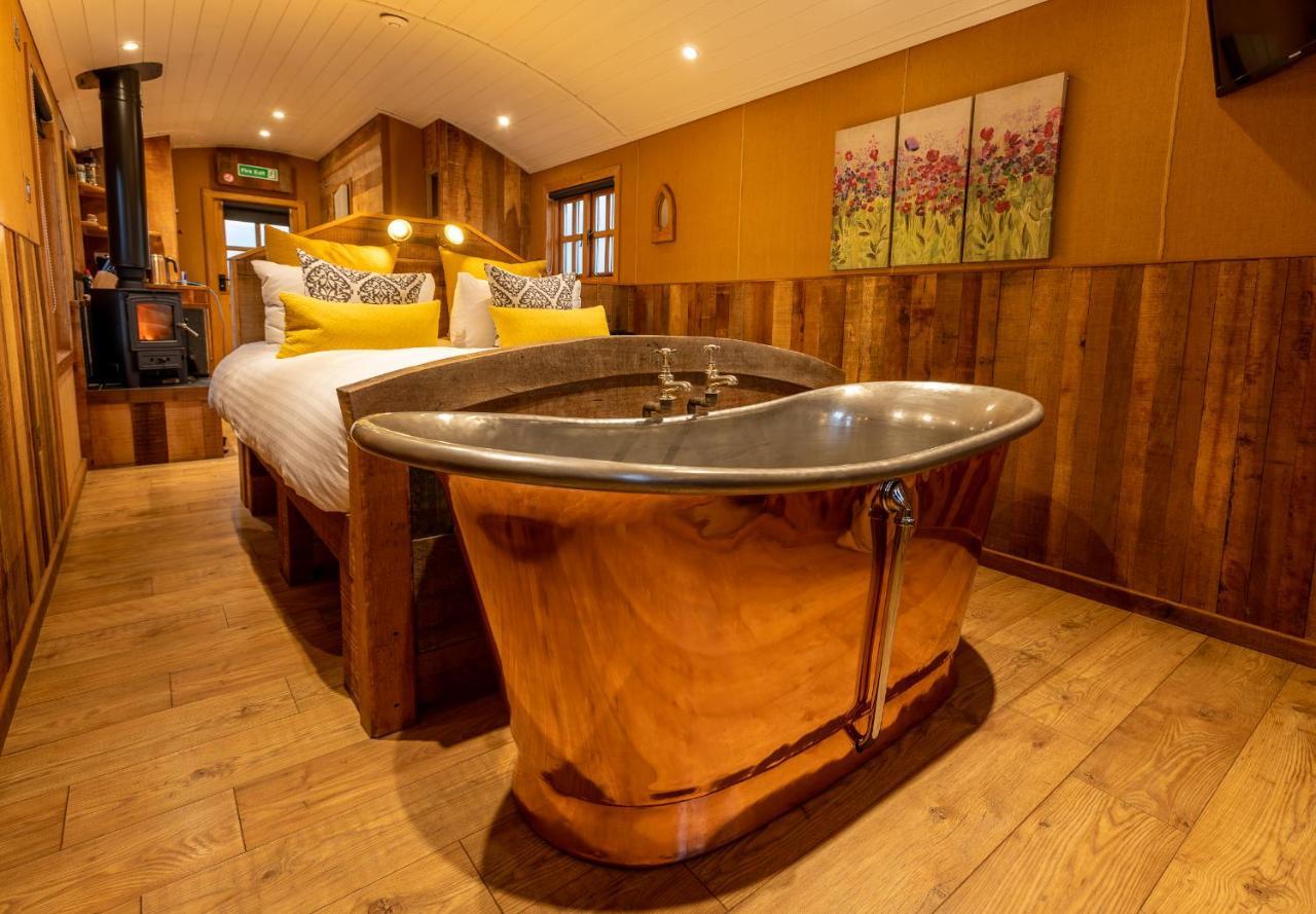 Апартаменты Ashwood Shepherd Hut -Ockeridge Rural Retreats Вустер Экстерьер фото