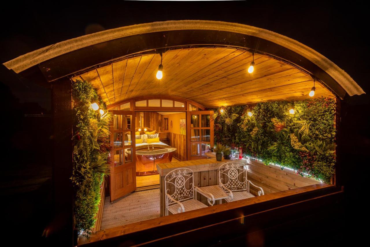 Апартаменты Ashwood Shepherd Hut -Ockeridge Rural Retreats Вустер Экстерьер фото
