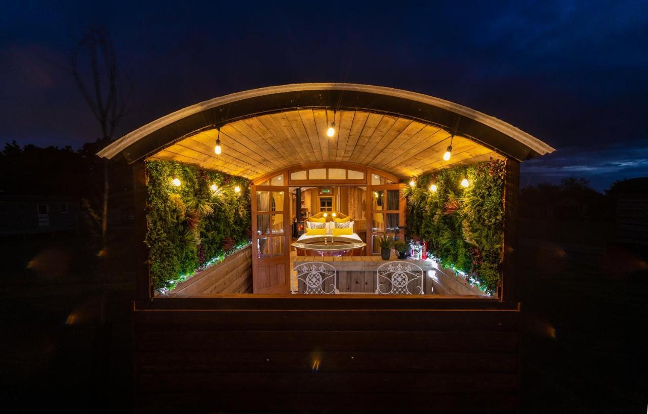 Апартаменты Ashwood Shepherd Hut -Ockeridge Rural Retreats Вустер Экстерьер фото
