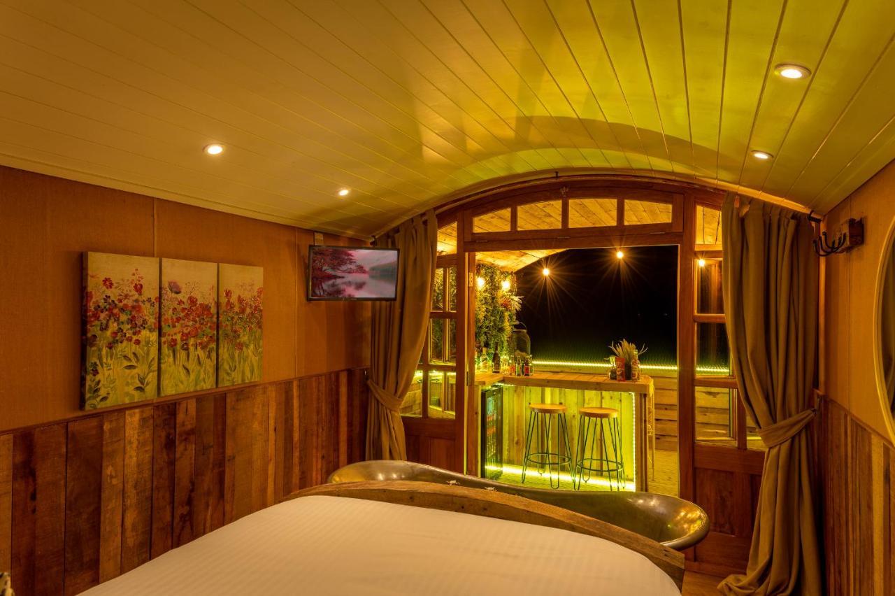 Апартаменты Ashwood Shepherd Hut -Ockeridge Rural Retreats Вустер Экстерьер фото