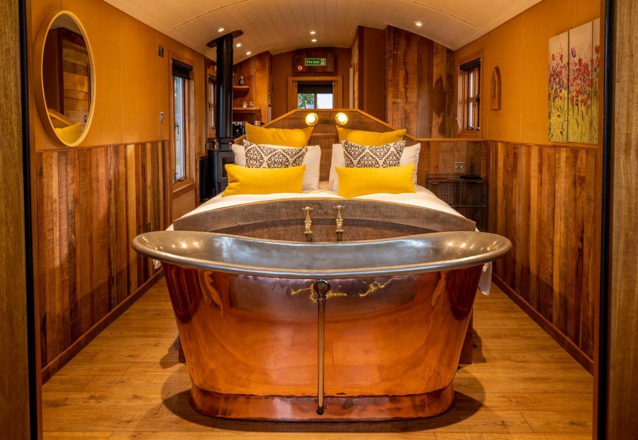 Апартаменты Ashwood Shepherd Hut -Ockeridge Rural Retreats Вустер Экстерьер фото