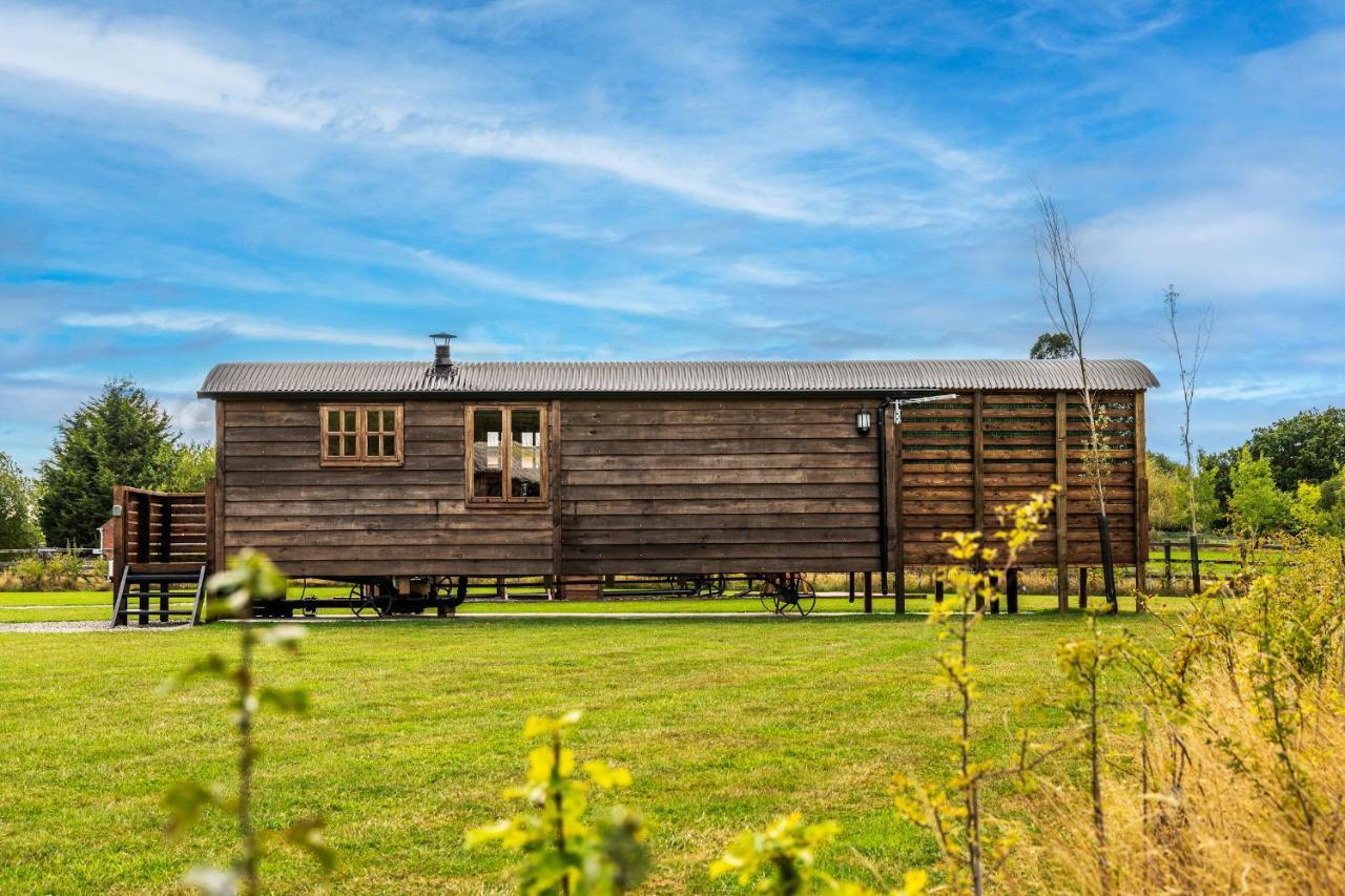 Апартаменты Ashwood Shepherd Hut -Ockeridge Rural Retreats Вустер Экстерьер фото