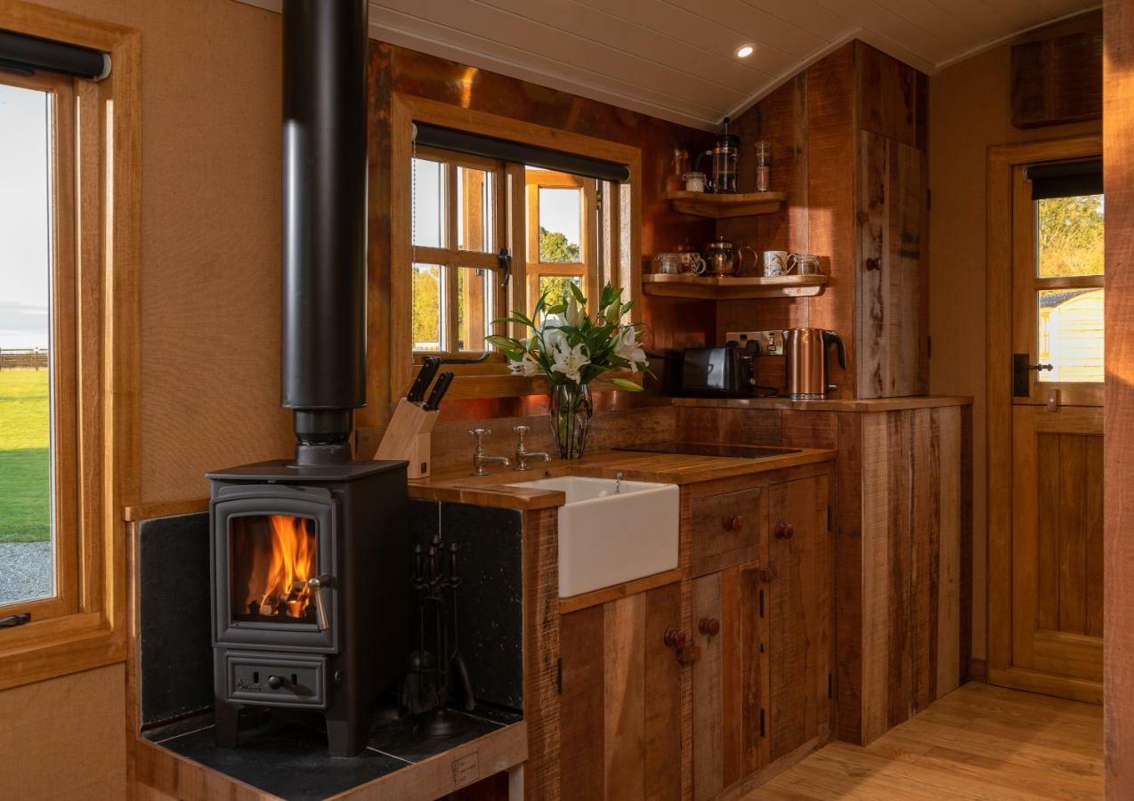 Апартаменты Ashwood Shepherd Hut -Ockeridge Rural Retreats Вустер Экстерьер фото